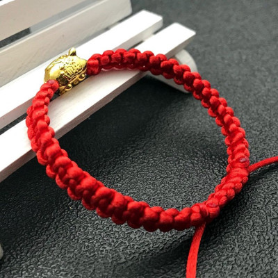 Vòng tay chỉ đỏ heo vàng may mắn,  kèm túi nhung cung hỷ