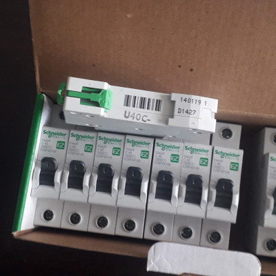 Cầu Dao điện MCB Schneider 1P-40A-4.5kA EZ9F43140 