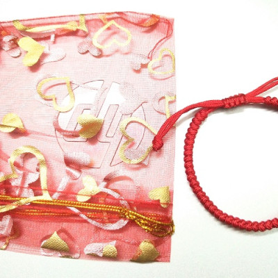 Vòng tay chỉ đỏ may mắn bình an kèm túi đỏ làm quà tặng