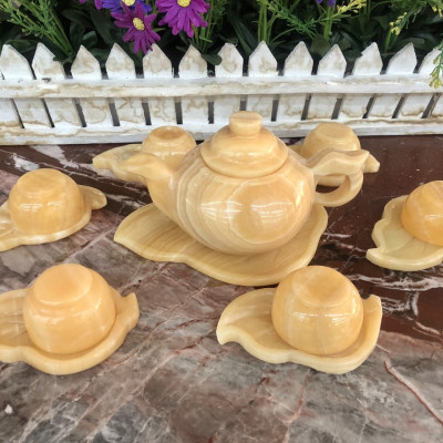 Bộ ấm trà với dĩa hình chiếc lá đá ngọc hoàng long