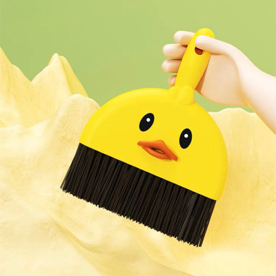 Chổi quét bụi bàn thờ mini đa năng  kèm ky hốt rác có lỗ treo lên  , được kết dày giúp  làm sạch bụi bẩn nhanh chóng ,dễ dàng gom bụi ở những khe nhỏ phù hợp cho mọi nơi trong nhà 
