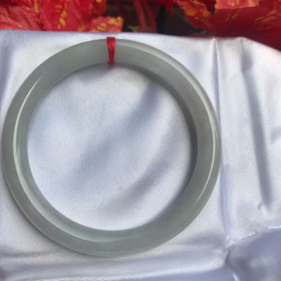 VÒNG TAY ĐÁ CẨM THẠCH MỚI TRẮNG 54mm x dầy 7,8mm  MÀU TRẮNG TINH BÓNG ĐỀU CẢ VÒNG RẤT ĐẸP  CHUẨN NỮ Mệnh KIM THUỶ 54kg đến 64kg Đeo ạ