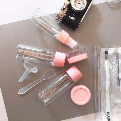 Combo chiết mỹ phẩm 5 - 7 món với nhiều kích thước khác nhau  ,có túi zip tiện dụng khi đi dã ngoại , công tác