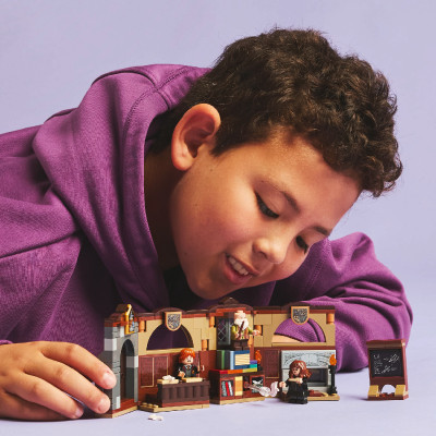 LEGO HARRY POTTER 76442 Đồ Chơi Lắp Ráp Lâu Đài Hogwarts: Lớp Học Bùa Chú (204 Chi Tiết)