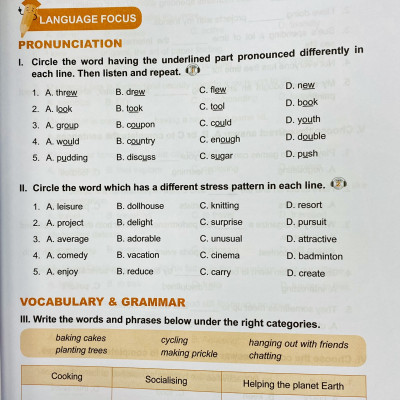 Sách - Bài tập phát triển năng lực Tiếng Anh lớp 8 (HEID)