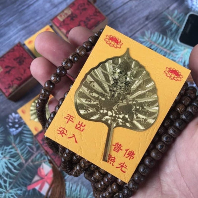 Vòng đeo tay trầm hương 108 hạt  cho nam và nữ kèm lá bồ đề , có hộp đựng bằng gấm cao cấp ,thu hút vận khí , tài lộc , may mắn đem đến sự bình an , cải thiện phong thủy ,giúp tinh thần sảng khoái , minh mẫn hơn có thể làm quà tặng rất ý nghĩa 