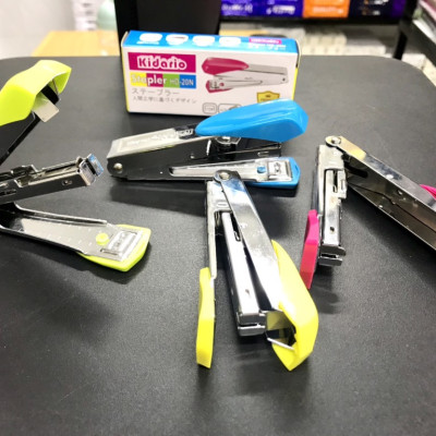 Bấm Kim Số 10 Kidario HD-20N (16 Tờ)-Giao Màu Ngẫu Nhiên