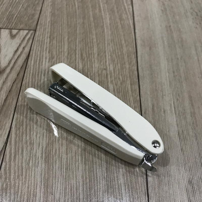 Dập ghim số 10 Deli - E0281