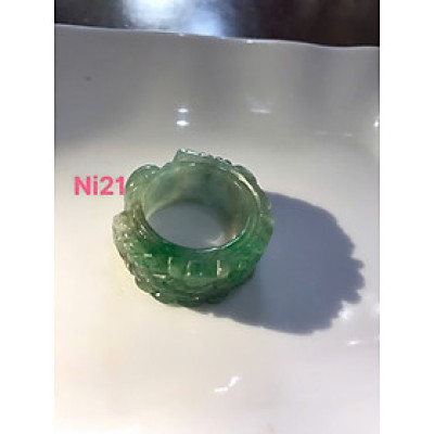 Nhẫn Nam Chạm Rồng Nổi Chầu Nguyệt Đá Cẩm Thạch Tự Nhiên Xanh Đậm Nhạt Trắng Bóng Ni 21mm Cao 13mm Dầy 6mm ạ
