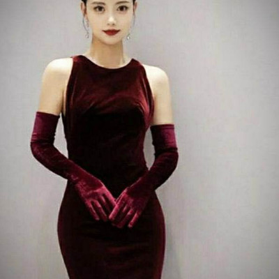 Găng tay chất liệu nhung màu đỏ cho Cô dâu và Dạ hội, đi tiệc, sự kiện, đạo cụ chụp ảnh MS: 44748