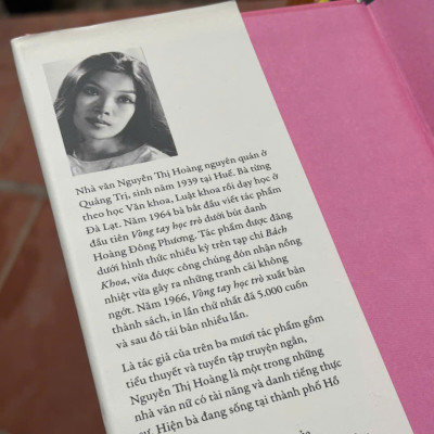 VÒNG TAY HỌC TRÒ -  Nguyễn Thị Hoàng - Nhã Nam