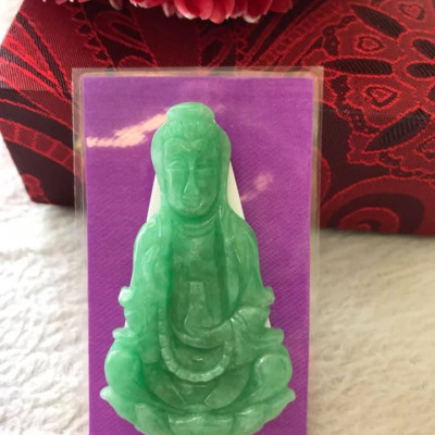 MẶT DÂY CHUYỀN PHẬT QUAN ÂM ĐEO CHUỖI DÀI NGỒI ĐÀI SEN  CHẤT LIỆU ĐÁ CẨM THẠCH XANH LÝ TỰ NHIÊN ĐẸP  Size Cao 58mm x Ngang 33mm x Dầy 6mm