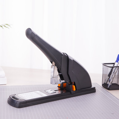 Dập ghim đại 240 tờ Deli - E0385