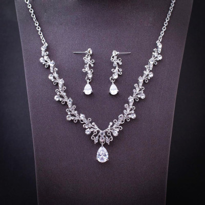 Bộ trang sức cô dâu nổi bật