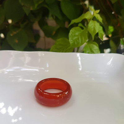 Chiếc Nhẫn Nam Đá Mã Não Đỏ Đỏ Cam Trơn  Size 19mm x cao 9mm x Dầy 4mm Mệnh Hỏa Thổ ạ  Ni nhẫn 19mm các anh đeo ngón cái hay bất kỳ ngón tay nào ni lọt vừa tay là 19mm đỏ đỏ cam cho may mắn cả năm ạ