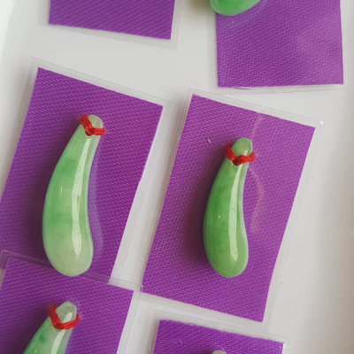 Mặt dây chuyền TRÁI CÀ Xanh lá Trắng Bóng Mới đẹp Size 25mm/27mm x dầy 8mm Chất liệu Đá cẩm thạch tự nhiên Xanh lá Trắng Bóng Mới đẹp Nữ bọc vàng đeo đẹp shop giao bất kỳ ạ