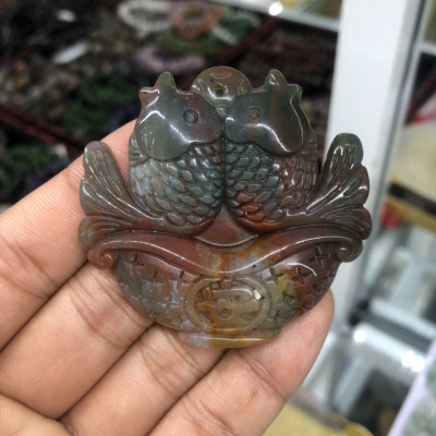 Mặt dây chuyền song ngư phong thủy đá ngọc băng tảo