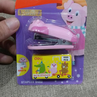 Bộ Bấm Kim + Kim 10 - Deli 0452 - Mẫu 2 - Hồng