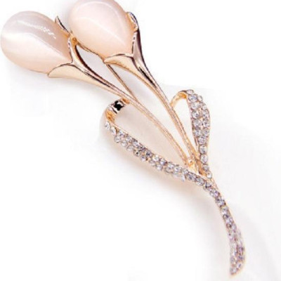 Cài áo hoa tulip vàng