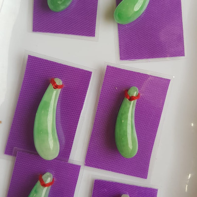 Mặt dây chuyền TRÁI CÀ Xanh lá Trắng Bóng Mới đẹp Size 25mm/27mm x dầy 8mm Chất liệu Đá cẩm thạch tự nhiên Xanh lá Trắng Bóng Mới đẹp Nữ bọc vàng đeo đẹp shop giao bất kỳ ạ