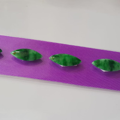  Bộ lắc hạt dưa mới rất đẹp đá cẩm thạch tự nhiên Size Dài 15mm x Ngang 6mm x dầy 2mm màu xanh lý sơn thủy bóng đậm đẹp sang Nữ lên lắc tay bằng vàng đeo rất đẹp luôn món quà tặng Mẹ, Vợ, người thân ý nghĩa ạ