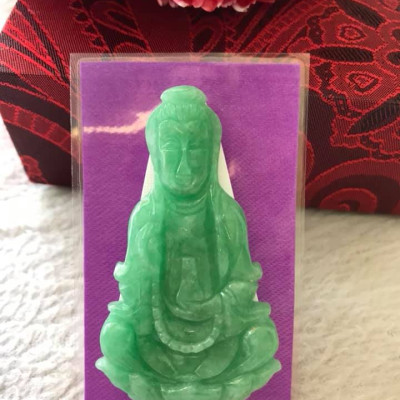 MẶT DÂY CHUYỀN PHẬT QUAN ÂM ĐEO CHUỖI DÀI NGỒI ĐÀI SEN  CHẤT LIỆU ĐÁ CẨM THẠCH XANH LÝ TỰ NHIÊN ĐẸP  Size Cao 58mm x Ngang 33mm x Dầy 6mm