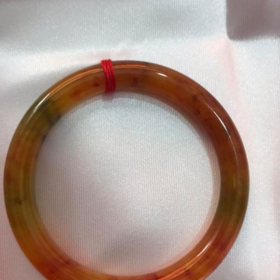 Vòng tay đá cẩm thạch tứ quý bóng đẹp 50mm màu cam vàng chanh bông đỏ đỏ rất xinh  Size vòng 50mm x dầy 8mm  Vòng đẹp lạ xinh nữ 50kg-55kg ạ