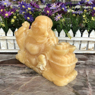 Tượng Phật Di Lặc ngồi cầm thỏi vàng và gậy như ý phong thủy đá ngọc hoàng long - Dài 20 cm