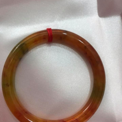 Vòng tay đá cẩm thạch tứ quý bóng đẹp 50mm màu cam vàng chanh bông đỏ đỏ rất xinh  Size vòng 50mm x dầy 8mm  Vòng đẹp lạ xinh nữ 50kg-55kg ạ