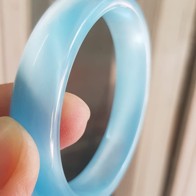 Vòng tay nữ đá mắt mèo Xanh dương nhẹ bản hẹ mới Ni 53mm x cao 12mm x dầy 6,5mm Nữ 49kg - 54kg đeo Vòng màu xanh dương nhẹ xinh tươi đẹp rẻ lắm chuẩn hợp nữ mệnh thuỷ mệnh mộc ạ