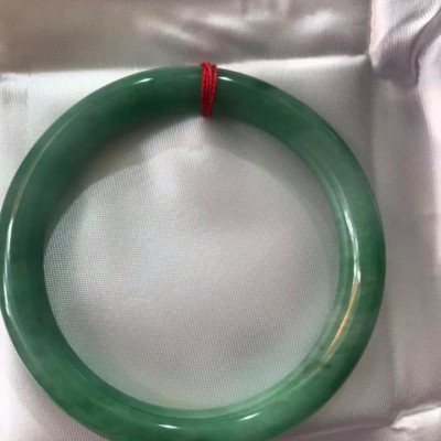 CHIẾC VÒNG TAY NỮ LÝ SỊN SAO 55MM HÀNG CAO CẤP 100% CẨM THẠCH THIÊN NHIÊN XANH NGỌC ĐẬM VÂN RẤT SANG NỮ 55KG ĐẾN 65KG