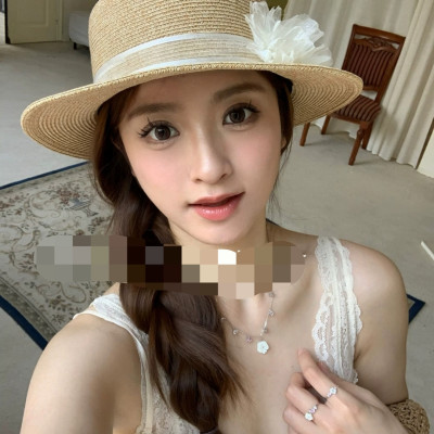 Nón đi biển mũ rộng vành phớt cao bồi cho nữ đai trắng gắn hoa xinh chất liệu cói chống nắng thoáng mát thời trang Hàn Quốc dona240707