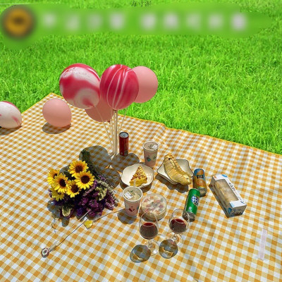 Tấm thảm du lịch dã ngoại gấp gọn  , bạt cắm trại cao cấp chống nước ,họa tiết caro màu sắc tươi mới , trang trí nhã nhặn xinh xắn có thể trải làm thảm chơi cho bé rất sạch sẽ nhỏ gọn dễ mang theo mọi nơi  