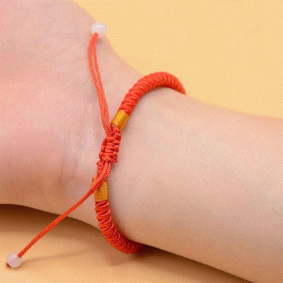 Vòng tay chỉ đỏ đính ngọc cầu an