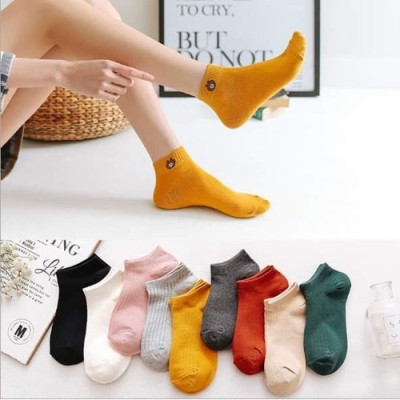 Combo 10 đôi tất  hoa cúc , gấu nữ ,cổ ngắn nhiều màu dễ thương vải cotton , khử mùi , kháng khuẩn kèm túi dây rút xinh xắn cute cho phái nữ