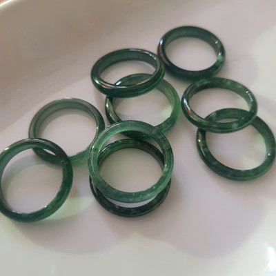 Chiếc Nhẫn nữ mới đá cẩm thạch xanh lam ngọc tự nhiên  Nhẫn bản nhỏ Ni 16mm x cao 3mm  x dầy 2mm màu xanh nhẹ nhàng đều xuất sắc đem lại may mắn tài lộc rẻ đẹp dành cho các Chị em nữ đeo tay ngón bất kỳ nhẫn 16mm ạ