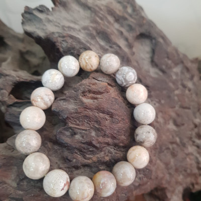 Vòng san hô hóa thạch hiếm 12mm 17 hạt đẹp size vòng 12ly 17 hạt cung sanh Anh Chị đeo đẹp Màu đẹp như bông hoa vân trắng vàng nâu vân bóng đẹp lạ sang tay lắm luôn ạ