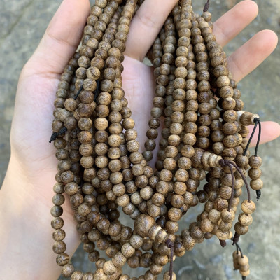 Vòng đeo tay, lắc tay quấn 3 vòng phong thủy từ gỗ trầm hương sánh chìm rừng dầu già tự nhiên