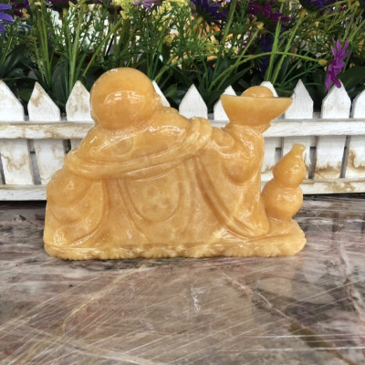 Tượng Phật Di Lặc ngồi cầm thỏi vàng và hồ lô phong thủy đá ngọc hoàng long trang trí bàn làm việc - Dài 16 cm