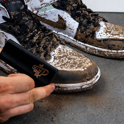 Bộ Vệ Sinh Giày Dép Crep Protect Cure Kit (gồm bàn chải, khăn lau, chai dung dịch vệ sinh 100ml và sách hướng dẫn) 