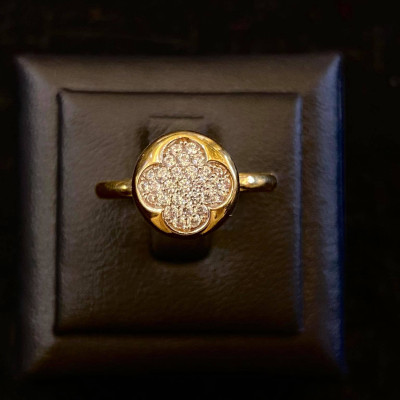 nhẫn vàng 18k mặt tròn hoa đính đá 