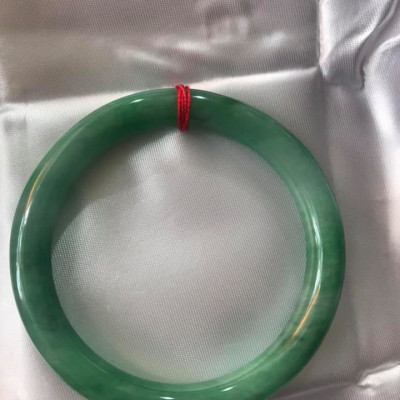 CHIẾC VÒNG TAY NỮ LÝ SỊN SAO 55MM HÀNG CAO CẤP 100% CẨM THẠCH THIÊN NHIÊN XANH NGỌC ĐẬM VÂN RẤT SANG NỮ 55KG ĐẾN 65KG