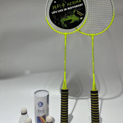 Set  2  cây vợt cầu lông chơi thể thao , hợp kim nhôm , kèm túi đựng ,  tặng 3 quả cầu ,tay cầm được làm bằng gỗ , lót ngoài đệm mút  chắc tay  ,giúp cầm nắm vợt được chắc chắn , dễ dàng