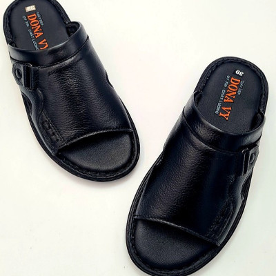 Dép nam da bò thiết kế Ô VUÔNG tạo điểm nhấn đẹp mắt cho người mang, đế siêu nhẹ đặc biệt được may full đế bao chắc chắn