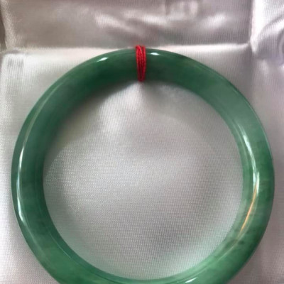 CHIẾC VÒNG TAY NỮ LÝ SỊN SAO 55MM HÀNG CAO CẤP 100% CẨM THẠCH THIÊN NHIÊN XANH NGỌC ĐẬM VÂN RẤT SANG NỮ 55KG ĐẾN 65KG