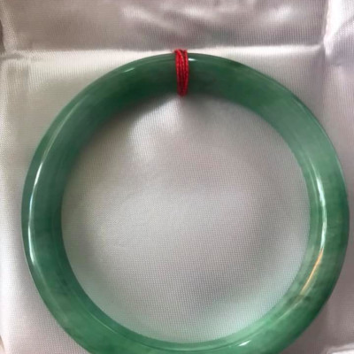 CHIẾC VÒNG TAY NỮ LÝ SỊN SAO 55MM HÀNG CAO CẤP 100% CẨM THẠCH THIÊN NHIÊN XANH NGỌC ĐẬM VÂN RẤT SANG NỮ 55KG ĐẾN 65KG