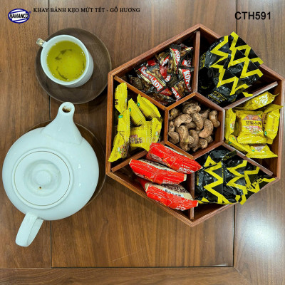 Khay Đựng Mứt Tết Bằng Gỗ Hương Nắp Kính Lục Giác Trong Suốt Sang Trọng - CTH591