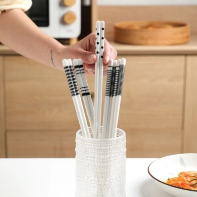 Set 5 Đôi Đũa Gốm Màu Trắng Vân Đá Sang Trọng Cao Cấp Phong Cách HÀN QUỐC 25cm Kèm Hộp Dùng Để Biếu Hoặc Tặng Quà - HÀNG CHÍNH HÃNG MINIIN