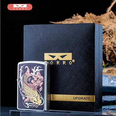 Vỏ Hột Quẹt Bật Lửa Xăng Đá Zorro Z2-1117 Họa Tiết Cá Chép Quần Hội Ao Sen Cực Đẹp Đem Lại May Mắn