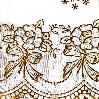 (Tặng 1 lót phần ăn 30x45 cm) Khăn Trải Bàn PAULEE WLG 751 hoa văn phủ nhũ vàng (90 x 150 cm), không thấm nước